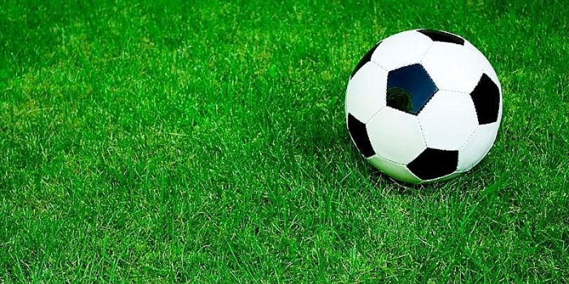LB Trong Bóng Đá - Giải Mã Vai Trò Hậu Vệ Trái Cùng Jun88